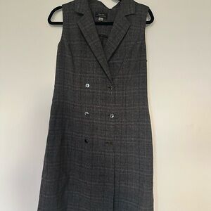 Tahari Gray and Red Patterned Blazer